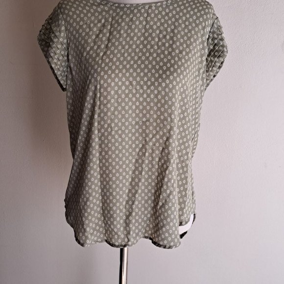 Lili White Blouse, Size M. - Picture 6 of 7